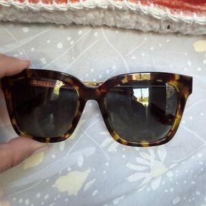 Diff Bella tortoise polarized sunglasses with gold siding